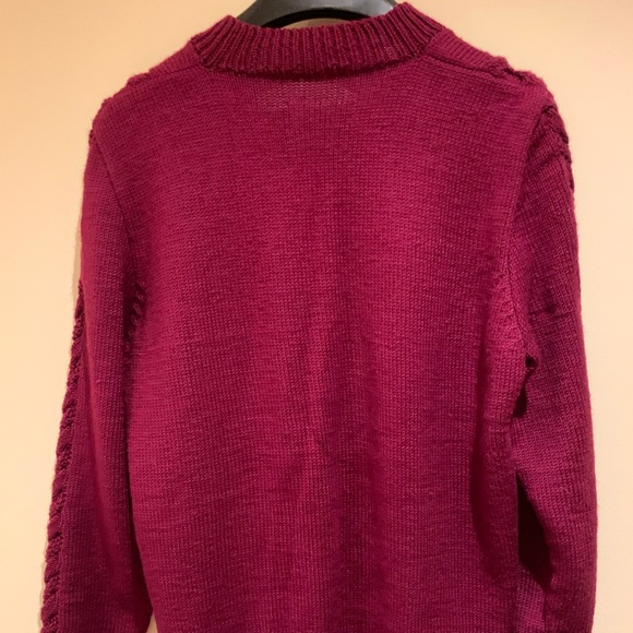 Hand-knit cable-knit wool V-Neck sweater - Picture 4 of 10